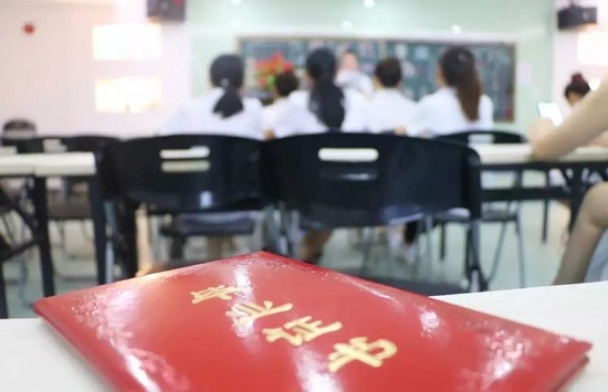 鱼佳丽