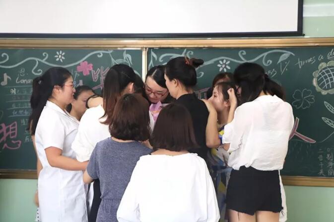 鱼佳丽美雅优游黉舍