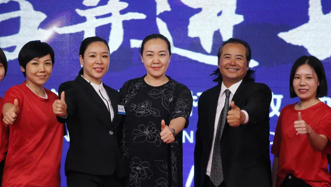 鱼佳丽慧美连系优游