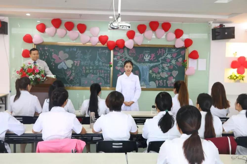 美雅优游职业培训黉舍第78期美体班毕业仪式