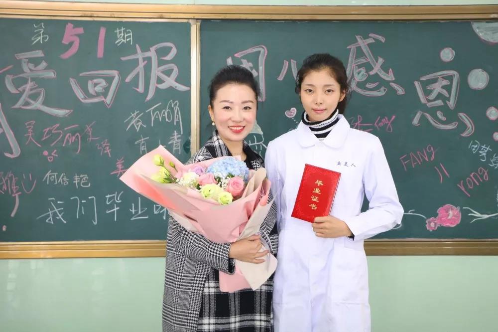 鱼佳丽美雅优游黉舍