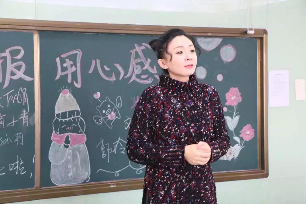 鱼佳丽美雅优游黉舍
